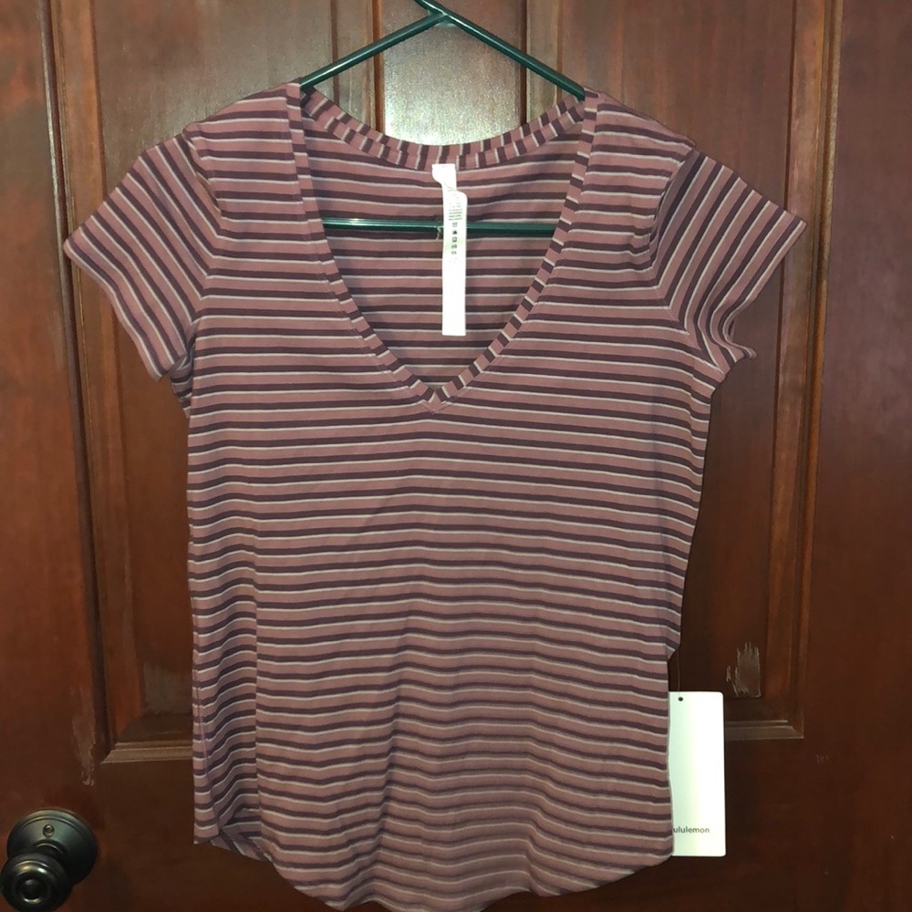 Lululemon LOVE tee v neck